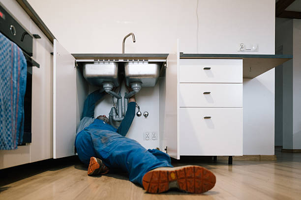 Professional Emergency Plumber technician working in Centerville, OH